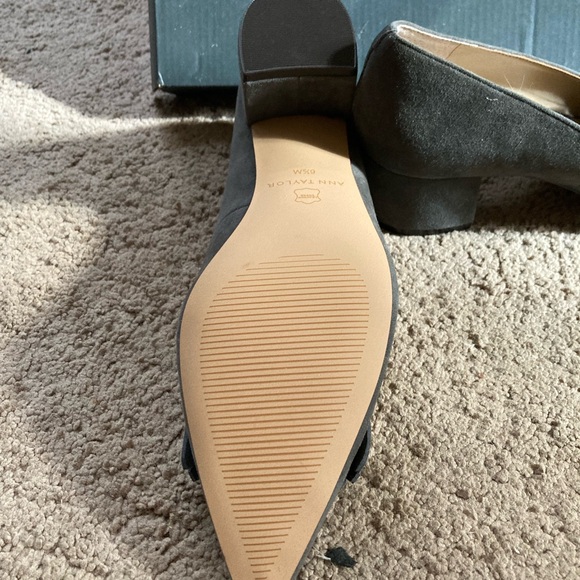 New with original box.  Ann Taylor pumps - Picture 2 of 9